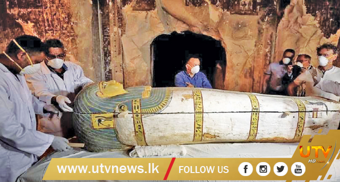 3,000-year-old Egyptian sarcophagus on live TV