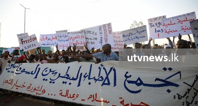 Sudan crisis: Military and opposition agree three-year transition