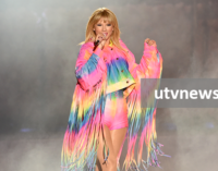 Taylor Swift traces her life story with NY gig