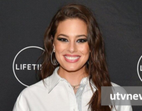 Ashley Graham praised for flaunting her stretch marks